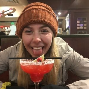 Meet your Posher, Alexia